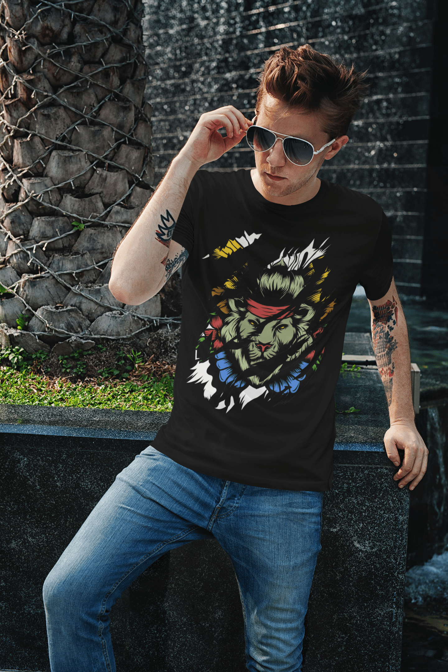 ULTRABASIC Men's Torn T-Shirt Funny Lion - Colorful Vintage Shirt for Men